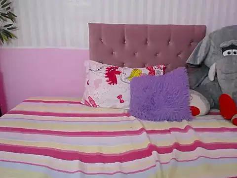 Snapshot of ximena_bunny chatting on December 19, 2024, 10:21 pm ximena bunny online show from December 19, 2024, 10:21 pm