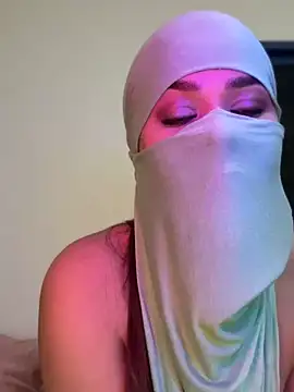 Queendiamon online show from December 29, 2024, 7:43 pm