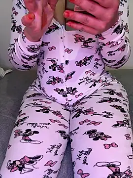 Queendiamon online show from February 10, 2025, 10:51 pm