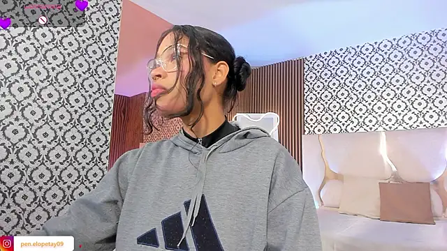 penelope tay1 online show from February 5, 2026, 3:22 am