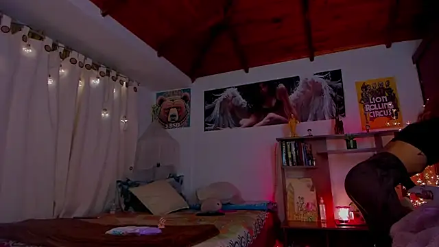 cuteweed420 online show from February 25, 2025, 5:41 am