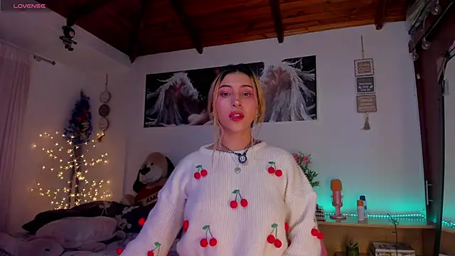 cuteweed420 online show from April 14, 2026, 2:06 am