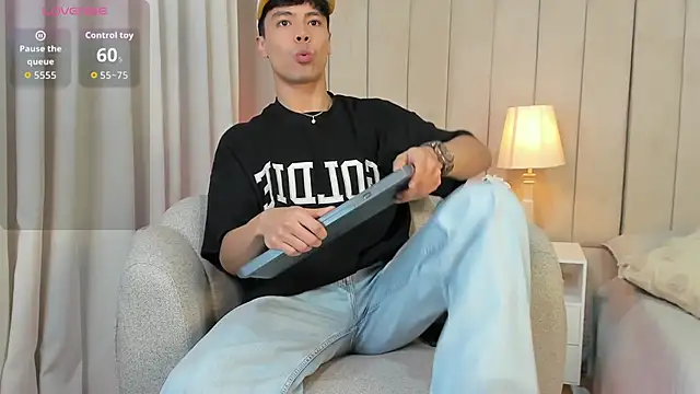 Snapshot of Dammon_Stallion chatting on November 29, 2025, 4:43 pm Dammon Stallion online show from November 29, 2025, 4:43 pm