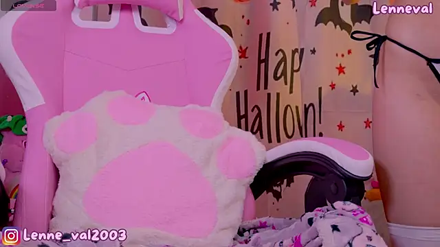 Snapshot of Lenneval1 chatting on October 6, 2025, 2:09 am Lenneval1 online show from October 6, 2025, 2:09 am