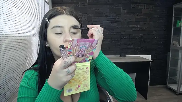 SaraBraun  online show from January 3, 2025, 1:25 pm