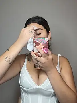 SaraBraun  online show from April 7, 2026, 4:40 pm