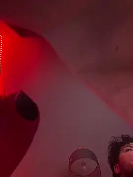 Snapshot of ouiiii27 chatting on December 12, 2024, 5:31 am ouiiii27 online show from December 12, 2024, 5:31 am