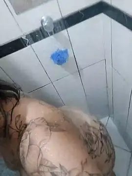 baixinhaloira online show from January 8, 2025, 2:14 am