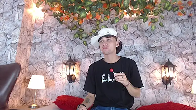 Samuel Hilton online show from December 13, 2024, 4:11 am