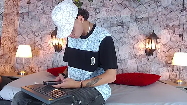 Samuel Hilton online show from December 15, 2024, 10:39 am