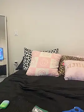 Snapshot of Charismasweets chatting on October 3, 2025, 9:01 pm Charismasweets online show from October 3, 2025, 9:01 pm