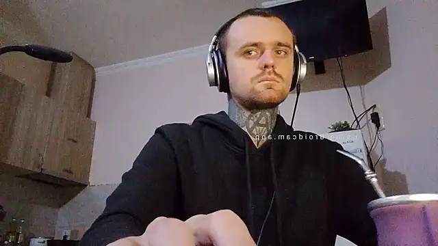 HappyZebra13 online show from February 3, 2025, 5:03 pm