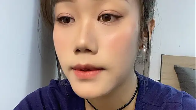 Snapshot of Bella-LL chatting on February 22, 2025, 3:58 pm Bella-LL online show from February 22, 2025, 3:58 pm