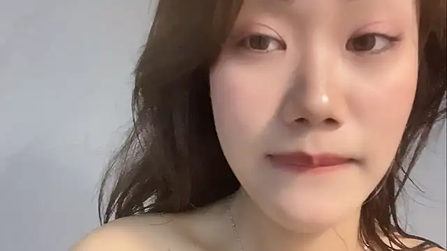 Snapshot of Bella-LL chatting on February 28, 2025, 9:55 pm Bella-LL online show from February 28, 2025, 9:55 pm