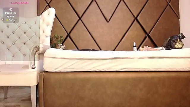 Snapshot of LunitaDiva chatting on January 21, 2025, 12:07 pm LunitaDiva online show from January 21, 2025, 12:07 pm