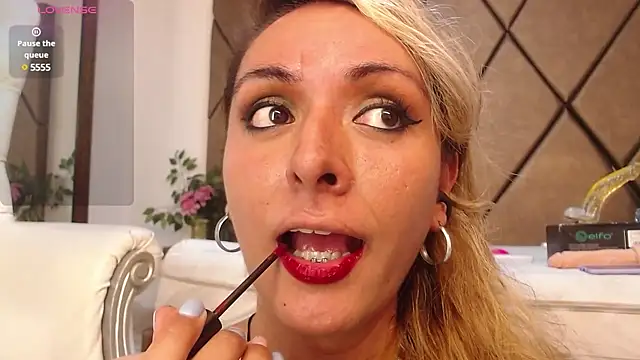 Snapshot of LunitaDiva chatting on January 29, 2025, 12:24 pm LunitaDiva online show from January 29, 2025, 12:24 pm