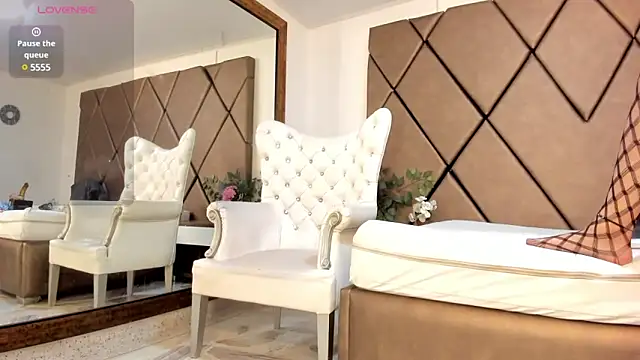 Snapshot of LunitaDiva chatting on February 11, 2025, 12:48 pm LunitaDiva online show from February 11, 2025, 12:48 pm