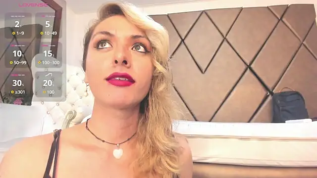 Snapshot of LunitaDiva chatting on February 26, 2025, 12:47 pm LunitaDiva online show from February 26, 2025, 12:47 pm