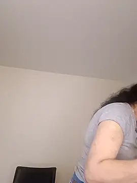 Snapshot of sasi_luna chatting on January 6, 2026, 1:48 pm sasi luna online show from January 6, 2026, 1:48 pm