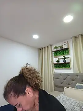 Snapshot of sasi_luna chatting on February 1, 2026, 7:18 am sasi luna online show from February 1, 2026, 7:18 am