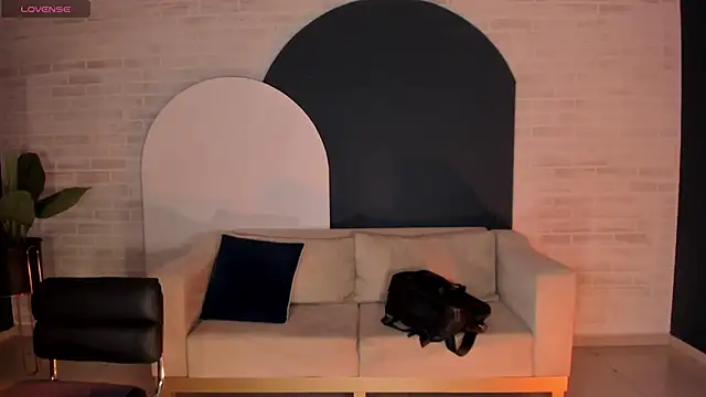 Snapshot of MiaFarrell_ chatting on February 17, 2026, 6:36 pm MiaFarrell online show from February 17, 2026, 6:36 pm