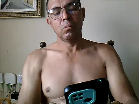 Snapshot of Alex011277 chatting on October 1, 2025, 12:11 pm Alex011277 online show from October 1, 2025, 12:11 pm