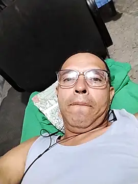 Snapshot of Alex011277 chatting on October 4, 2025, 4:10 am Alex011277 online show from October 4, 2025, 4:10 am