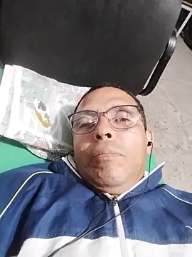 Snapshot of Alex011277 chatting on October 16, 2025, 3:18 am Alex011277 online show from October 16, 2025, 3:18 am