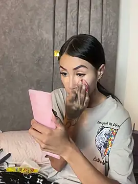 Cassie howard  online show from February 19, 2025, 2:33 am