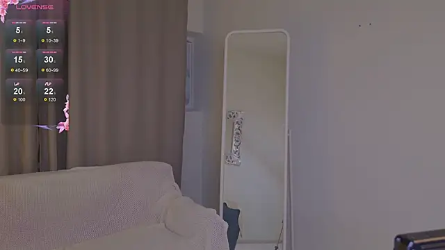 Snapshot of Lana__Cute_ chatting on March 17, 2025, 6:00 pm Lana Cute online show from March 17, 2025, 6:00 pm