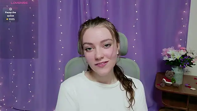 Lana  Cute  online show from April 24, 2026, 2:30 pm