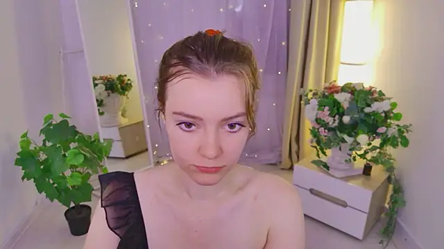 Lana  Cute  online show from July 3, 2026, 2:34 pm