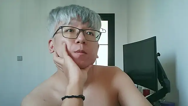 Snapshot of leoUSIR chatting on November 9, 2025, 11:58 pm leoUSIR online show from November 9, 2025, 11:58 pm