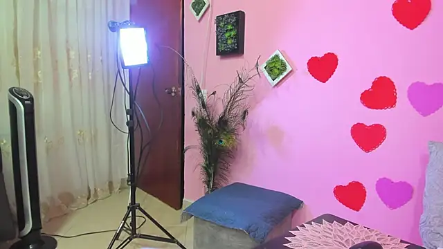 miss--flora online show from February 23, 2025, 6:17 am