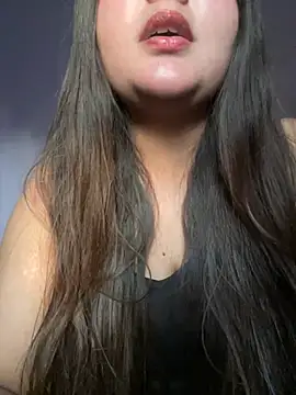 leylafleece online show from March 17, 2025, 12:14 pm