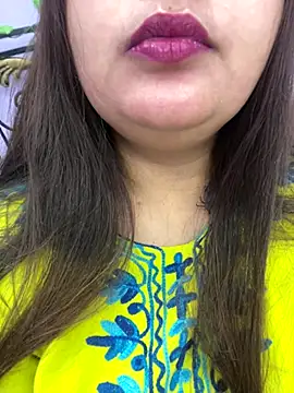 leylafleece online show from September 12, 2025, 12:27 pm