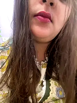 leylafleece online show from September 13, 2025, 1:11 pm