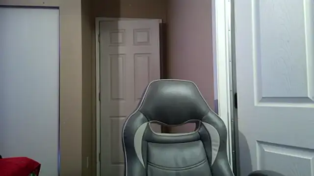 Huntzg23 online show from March 16, 2026, 5:02 am