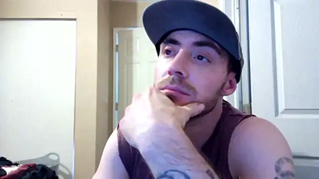 Huntzg23 online show from March 18, 2026, 12:03 am