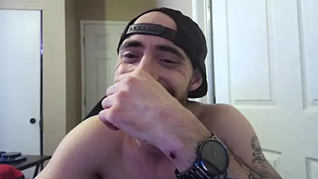 Huntzg23 online show from April 12, 2026, 5:23 am