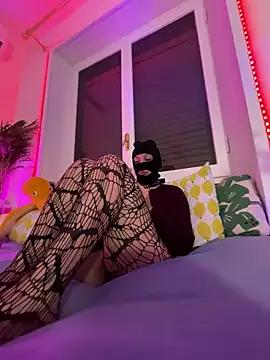 Snapshot of littlewitchxoxo chatting on December 17, 2024, 4:32 pm littlewitchxoxo online show from December 17, 2024, 4:32 pm