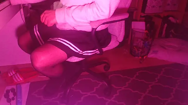 dirtynylonboy33 online show from March 6, 2026, 9:00 pm