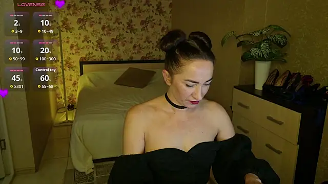Snapshot of AnneHaddaway chatting on August 1, 2026, 7:24 pm AnneHaddaway online show from August 1, 2026, 7:24 pm