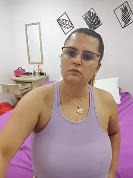 Snapshot of Miss_balloonsmila chatting on February 17, 2025, 1:04 am Miss balloonsmila online show from February 17, 2025, 1:04 am