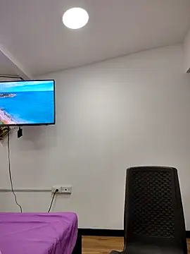 Snapshot of Miss_balloonsmila chatting on October 8, 2025, 4:59 pm Miss balloonsmila online show from October 8, 2025, 4:59 pm