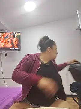 Snapshot of Miss_balloonsmila chatting on October 15, 2025, 2:22 am Miss balloonsmila online show from October 15, 2025, 2:22 am