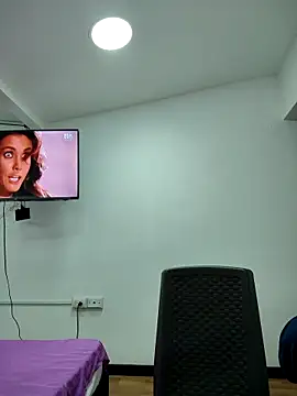 Snapshot of Miss_balloonsmila chatting on November 7, 2025, 2:11 am Miss balloonsmila online show from November 7, 2025, 2:11 am