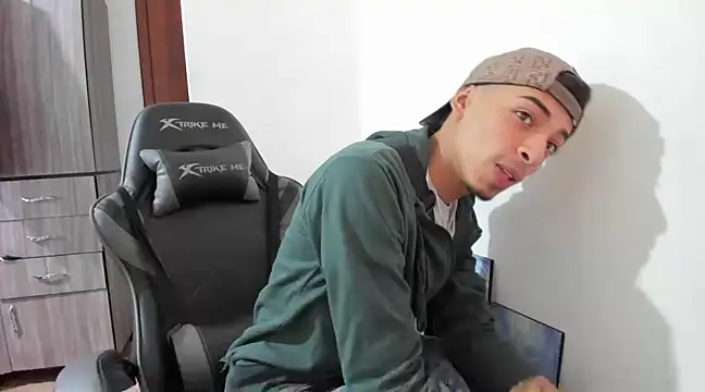 Snapshot of twink_latino5 chatting on March 18, 2025, 2:04 pm twink latino5 online show from March 18, 2025, 2:04 pm