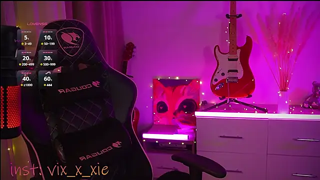 ViXXXiee online show from February 12, 2025, 9:33 pm