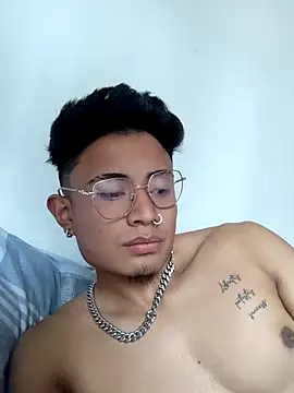 Snapshot of Golden_boy_03 chatting on October 31, 2025, 8:43 pm Golden boy 03 online show from October 31, 2025, 8:43 pm